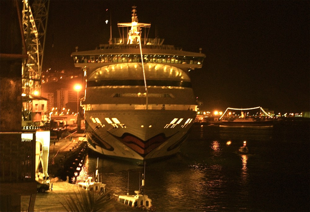 Cruise lips